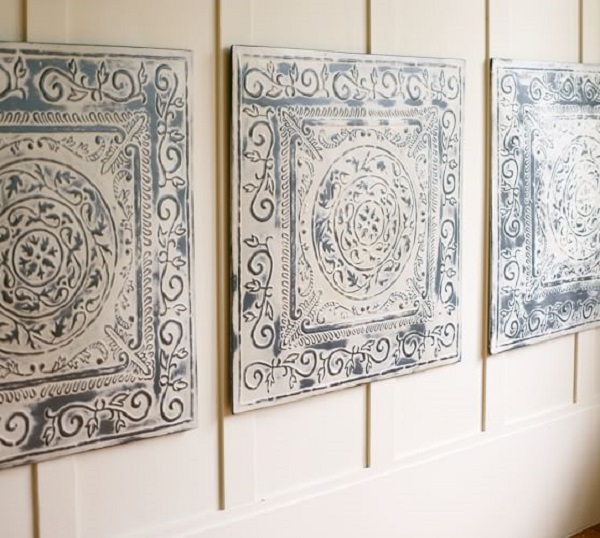 Three tiles decorated on the wall