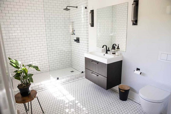 A clean tiled bathroom